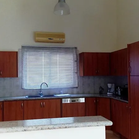Villa Family Villa, 3 Min To Sandy Beach Peyia