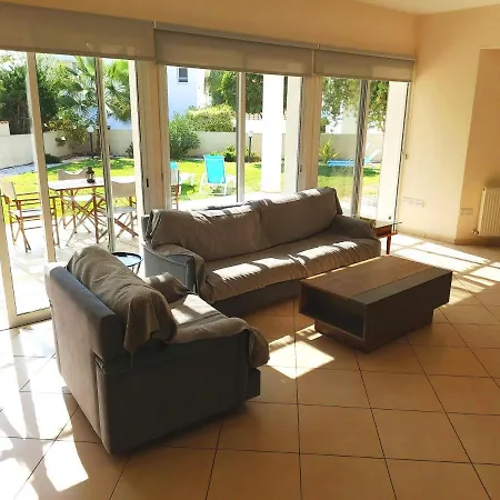 Family Villa, 3 Min To Sandy Beach Villa